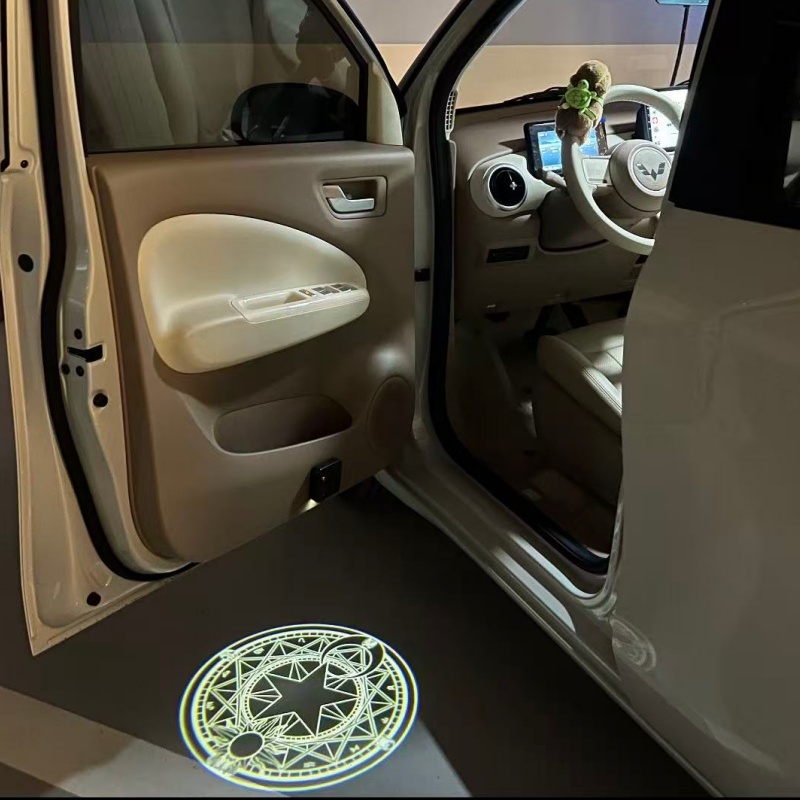 مصباح ترحيب للسيارة بتصميم سيل - مراجعة Car Accessories You Need وسعره